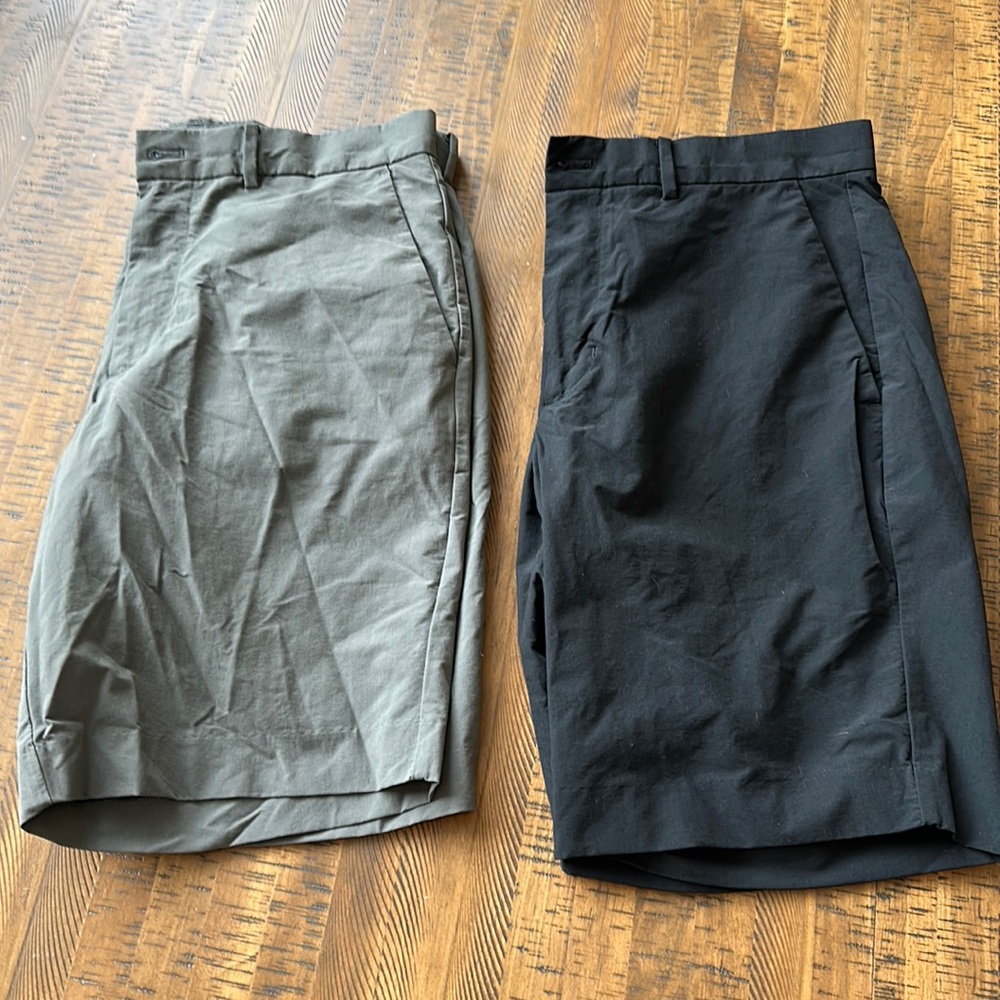Gap got golf shorts size 33 (set of 2)